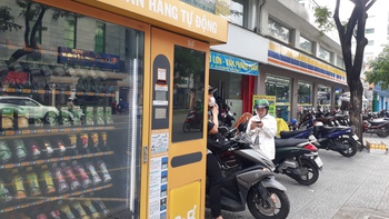 Máy bán hàng tự động từ nhà ra phố