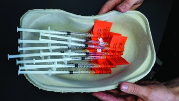 Vaccine COVID-19: Kẻ ăn không hết...