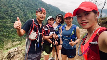 Những cô gái Sa Pa tung hoành đường chạy