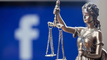 Ban giám sát Facebook: Tòa án hay đao phủ?