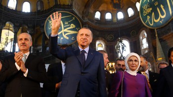 Ông Erdogan và tấm huân chương Hồi giáo