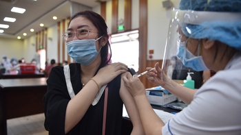 Vaccine COVID: Hàng hóa công đặc biệt