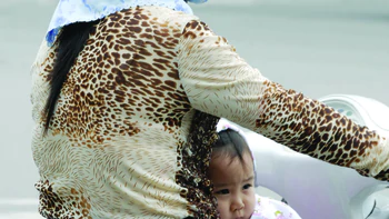 Lẩn thẩn trong lồng son