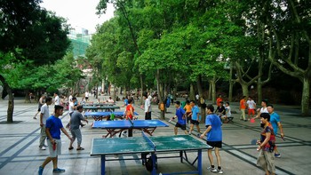 Nhìn người Trung Quốc làm bóng bàn