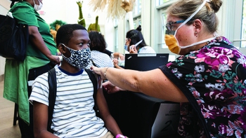 Tai biến sau tiêm vaccine COVID-19: Có cơ chế nhưng không dễ được bồi thường