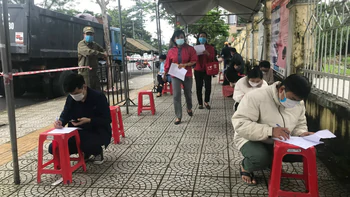 Những trung niên xì tin và nỗi sợ hãi ẩn giấu