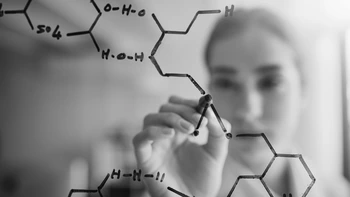 Phụ nữ làm khoa học: Hết định kiến này đến định kiến khác