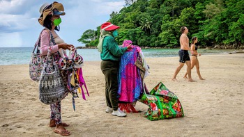 Tên bay đạn lạc