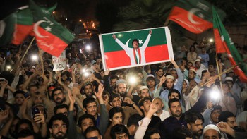 Pakistan: Bài thực hành dân chủ giữa các lằn đạn