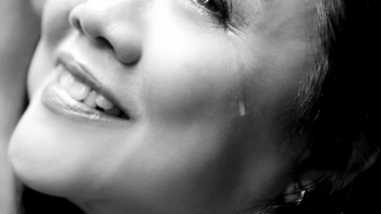 Sân khấu Hoàng Thái Thanh ngưng diễn: Túi tiền mỏng của hai kẻ mộng mơ