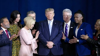 Chính trường Mỹ: Cái bóng lớn của ông Trump