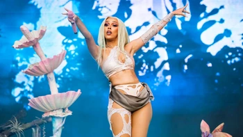 Thế giới của idol và người hâm mộ: Rũ bỏ dần những hào nhoáng độc hại