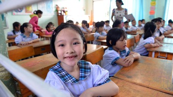 Tăng học phí: Dịch vụ phổ quát và các giải pháp mềm
