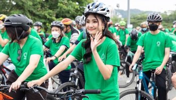 Hoa hậu Nguyễn Thanh Hà tươi cười rủ rê giới trẻ đi xe đạp