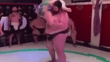Nữ võ sĩ MMA bị võ sĩ Sumo 226 kg quăng như nhái