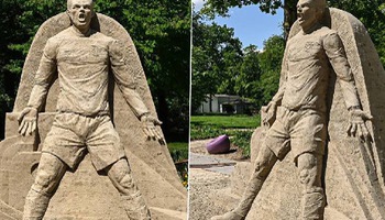 The sand statue of Ronaldo 'SIUUU' causes a fever