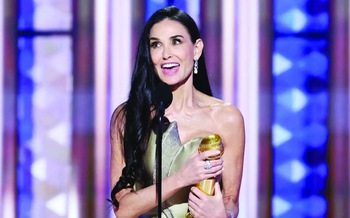 Demi Moore: "Vũ trụ nói với tôi rằng, cô chưa xong đâu!"