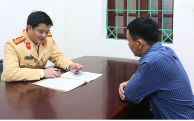 Phạt tài xế hú còi, chở chủ tịch Hội phụ nữ Hà Tĩnh đi đón con gái ở sân bay