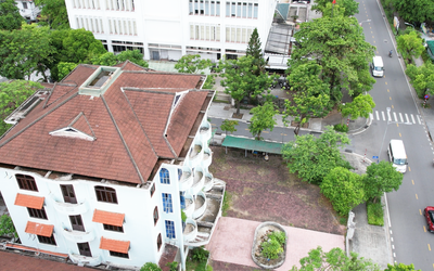 Cận cảnh hàng loạt trụ sở bị bỏ hoang trên ‘đất vàng’ dọc sông Hương ở Huế