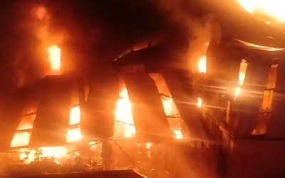 Lửa bùng phát lúc giữa đêm, cháy khoảng 2.000m2 nhà xưởng ở Bình Dương