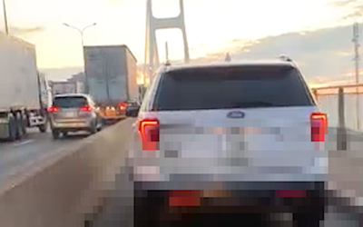 Tài xế lái xe vào đường cấm trên cầu Phú Mỹ gây bức xúc, CSGT lập biên bản xử lý