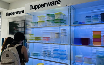 Đua mua hàng gia dụng Tupperware của Mỹ khi hãng 78 tuổi tuyên bố phá sản