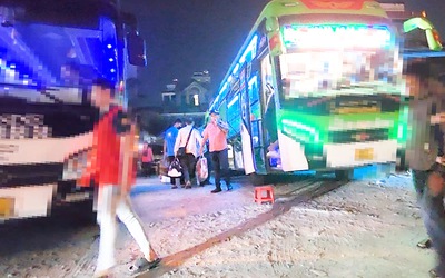 TP.HCM: 'Xe dù, bến cóc' trên tuyến quốc lộ 1 vẫn hoạt động