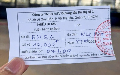 Metro số 1 ngày đầu thu tiền: Lượng khách đông hơn dự kiến