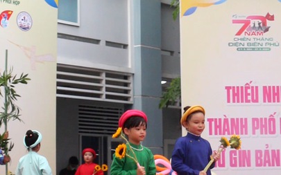 Trình diễn áo dài tại Ngày hội Văn hóa Thiếu nhi các dân tộc 