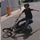 Thanh niên chạy xe máy vướng thanh chắn té sấp mặt