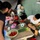 Thanh niên bán cà chua lươn lẹo gặp khách hàng cao tay