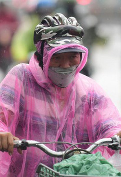 Thời tiết hôm nay 24-9: Gió mùa mạnh lên, Nam Bộ tăng mưa