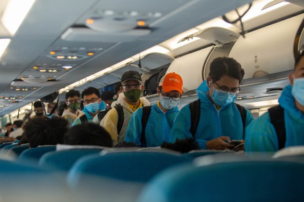 Các đội bóng đi chuyên cơ đến Nha Trang dự VBA 2021