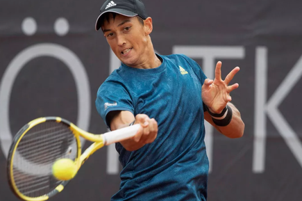 Tay vợt gốc Việt Antoine Hoàng giành vé dự Wimbledon 2021