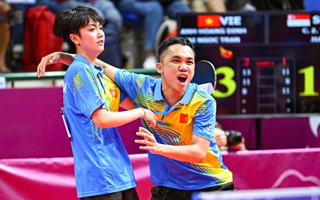 Bầu Hiển thưởng hơn 1 tỉ đồng cho kỳ tích bóng bàn Việt Nam tại SEA Games 32