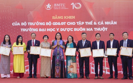 Trường đại học Y Dược Buôn Ma Thuột kỷ niệm 10 năm thành lập