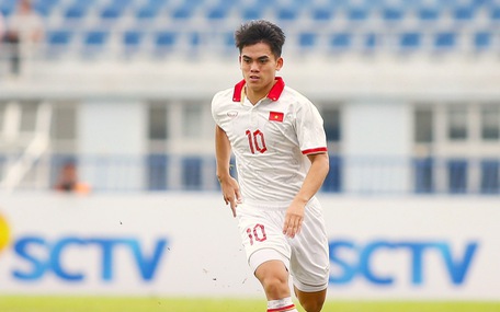 U23 Việt Nam - U23 Kuwait (hiệp 1) 0-0: Đình Bắc rời sân vì chấn thương