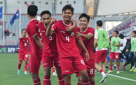 Thắng U23 Úc, cổ động viên ví U23 Indonesia đá như tuyển Anh