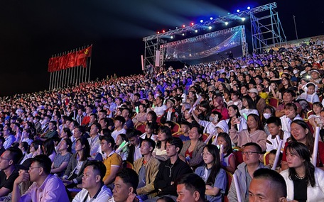 Dù tin giả về Đà Lạt lan truyền, quảng trường Lâm Viên vẫn kín người dự sự kiện