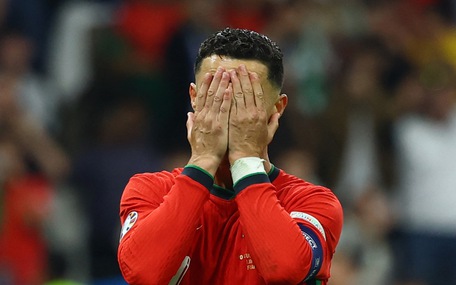 Bồ Đào Nha - Slovenia (hiệp phụ 2) 0-0: Ronaldo đá hỏng 11m