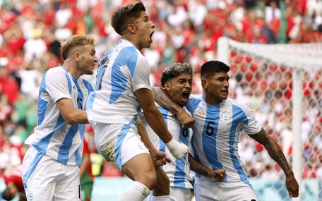 Máy tính soi tỉ số bóng đá nam Olympic 2024: Argentina đánh bại Iraq