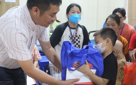 Mang Trung thu yêu thương đến bệnh nhi ung thư tại Hà Nội