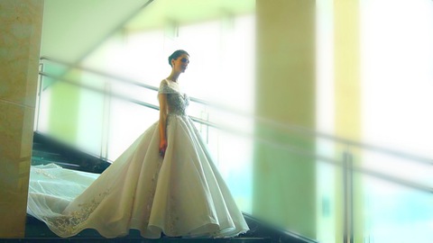 Hoa hậu Kỳ Duyên diện váy cưới trị giá 3 tỉ đồng
