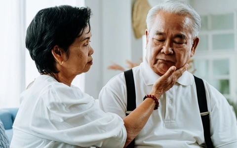 Bệnh Alzheimer có diễn tiến như thế nào?
