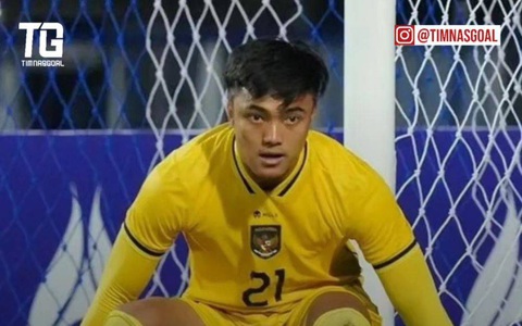 Văn Chuẩn gây sốt ĐNÁ với hành động ôm động viên thủ môn Indonesia 4 Báo Tuổi Trẻ - Tin tức mới nhất, tin nhanh, tin nóng 24h