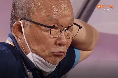 Video: Ánh mắt thất vọng của HLV Park Hang Seo sau trận thua Saudi Arabia