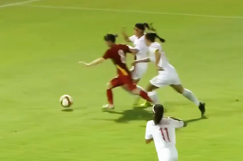 Video: Xem lại bàn thắng nâng tỉ số lên 2-1 của tuyển nữ Việt Nam trong trận gặp Philippines