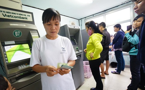 Nhiều chủ thẻ Vietcombank bất ngờ khi có giao dịch lạ