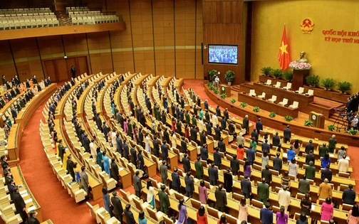 Quốc hội mặc niệm đồng bào tử vong, cán bộ chiến sĩ hy sinh do COVID-19 tại phiên khai mạc kỳ họp