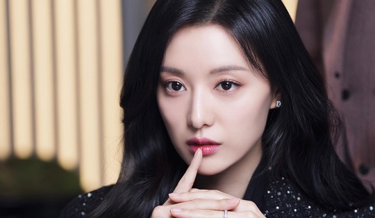 Kim Ji Won có thêm 1 triệu fan nhờ độ hot từ 'Queen of tears'